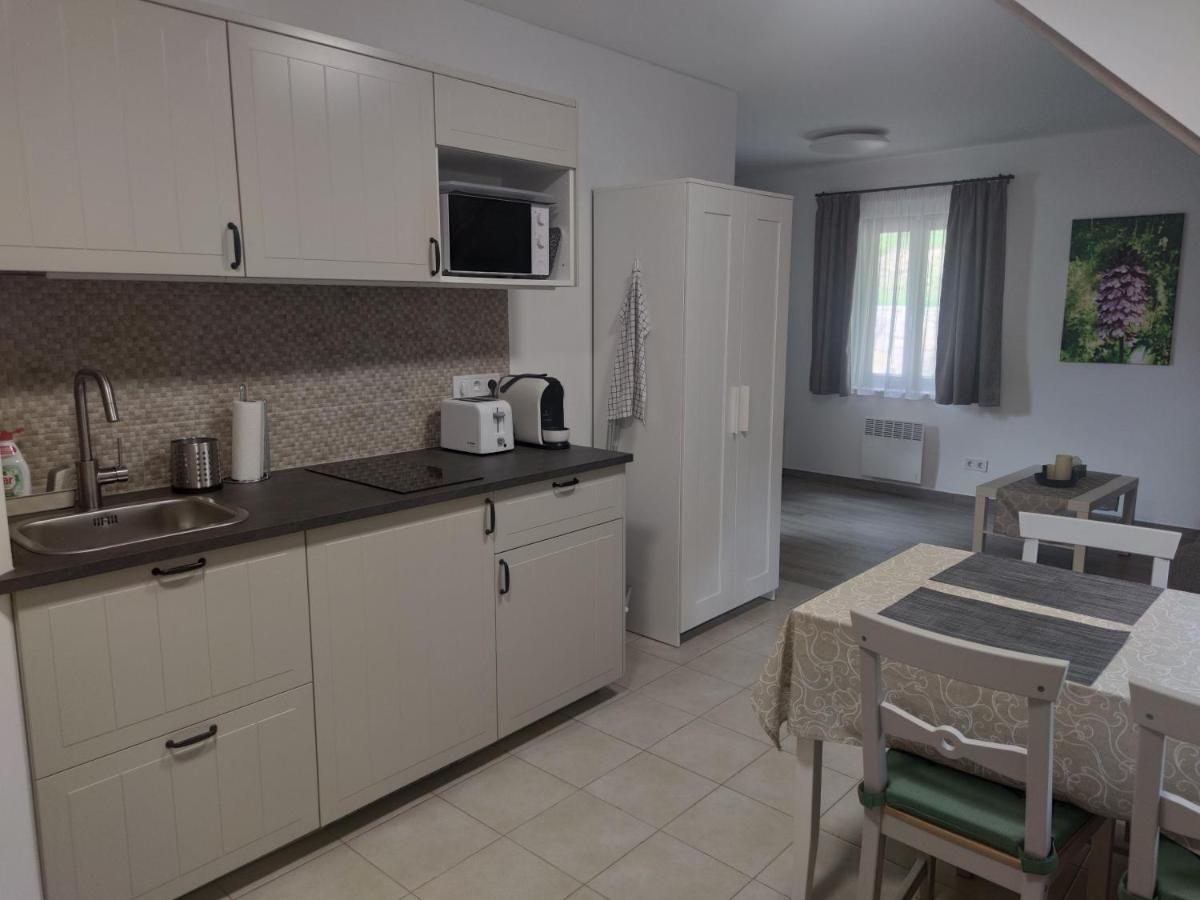 Kosbor Vendeghaz Apartment Monoszlo Exterior foto