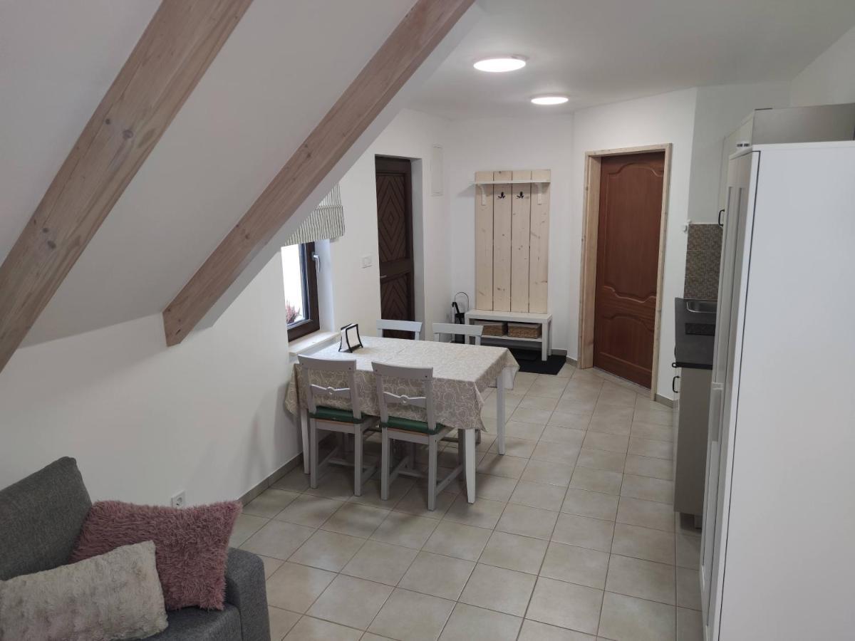 Kosbor Vendeghaz Apartment Monoszlo Exterior foto
