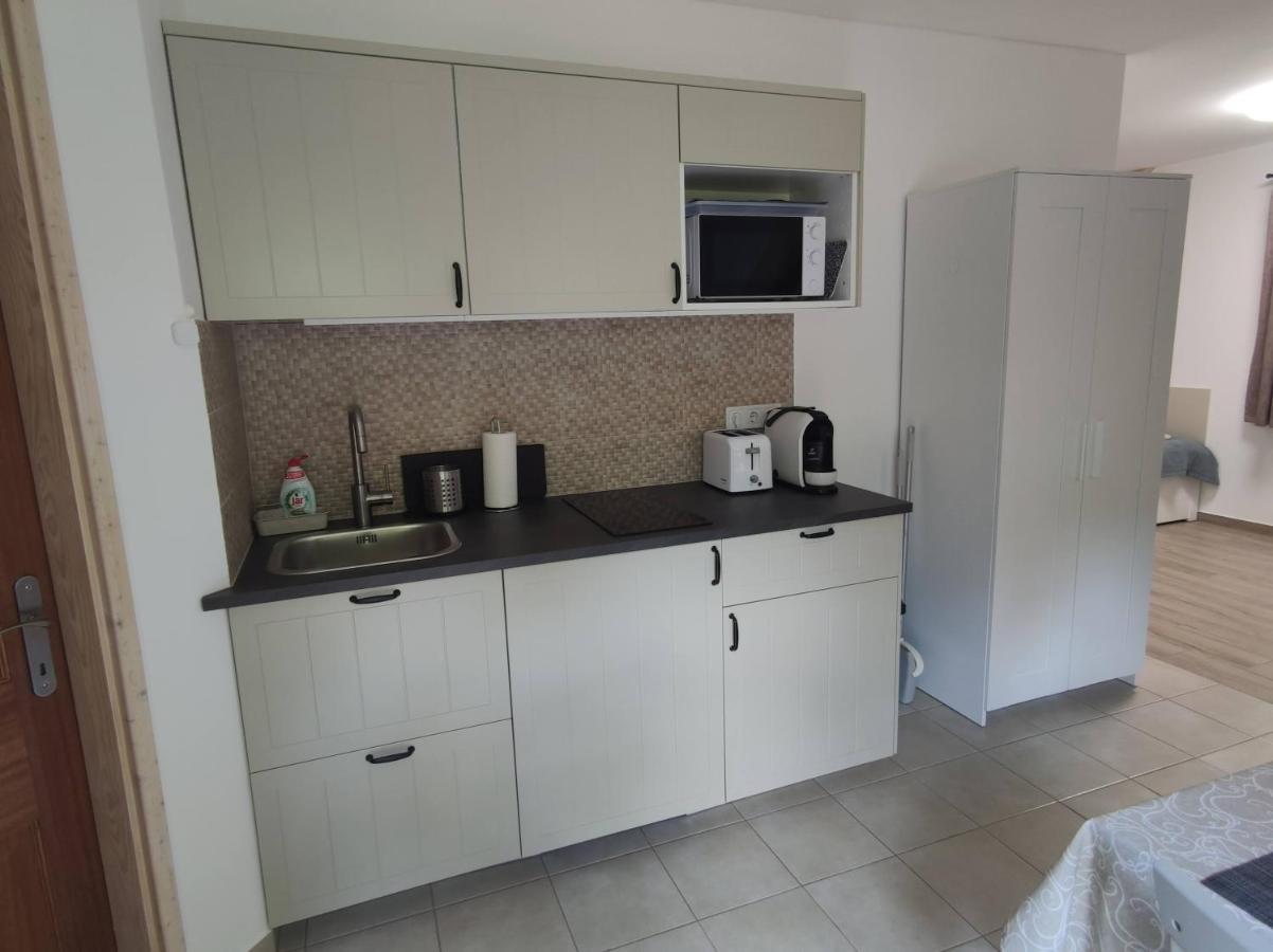 Kosbor Vendeghaz Apartment Monoszlo Exterior foto