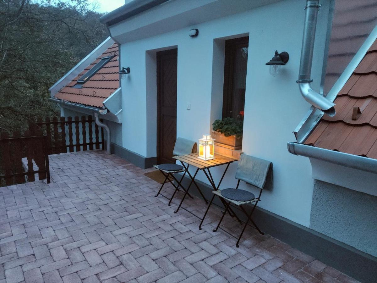 Kosbor Vendeghaz Apartment Monoszlo Exterior foto