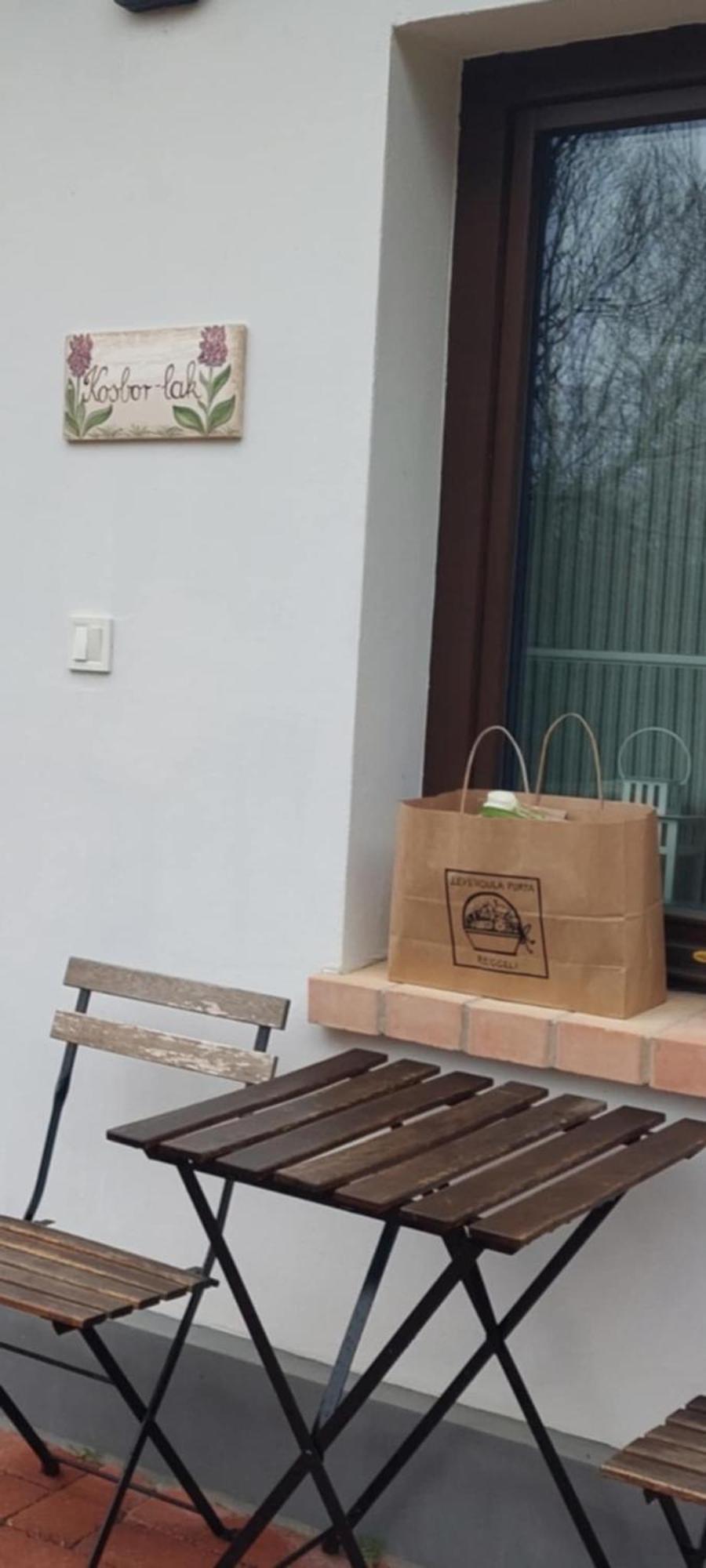 Kosbor Vendeghaz Apartment Monoszlo Exterior foto